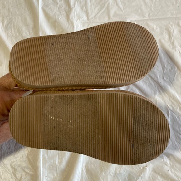 Old Navy Kids Deer Face Boots - Picture 5 of 7